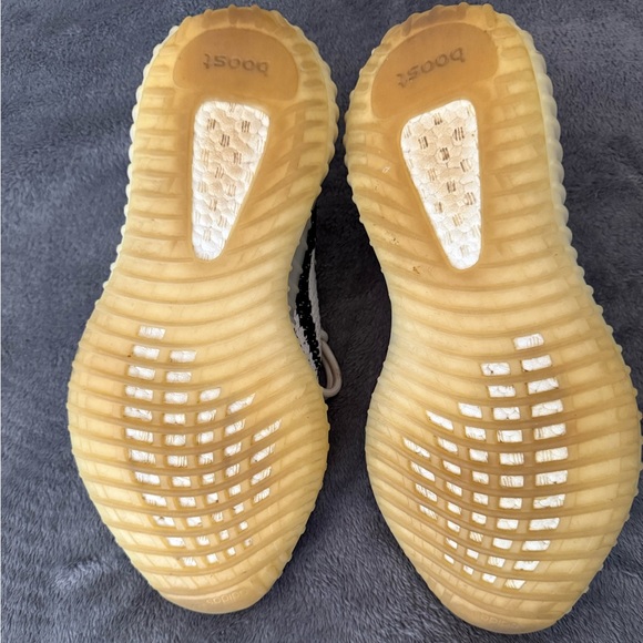 Adidas Yeezy Zebra Pattern Sneakers with Red Accent - Picture 5 of 5